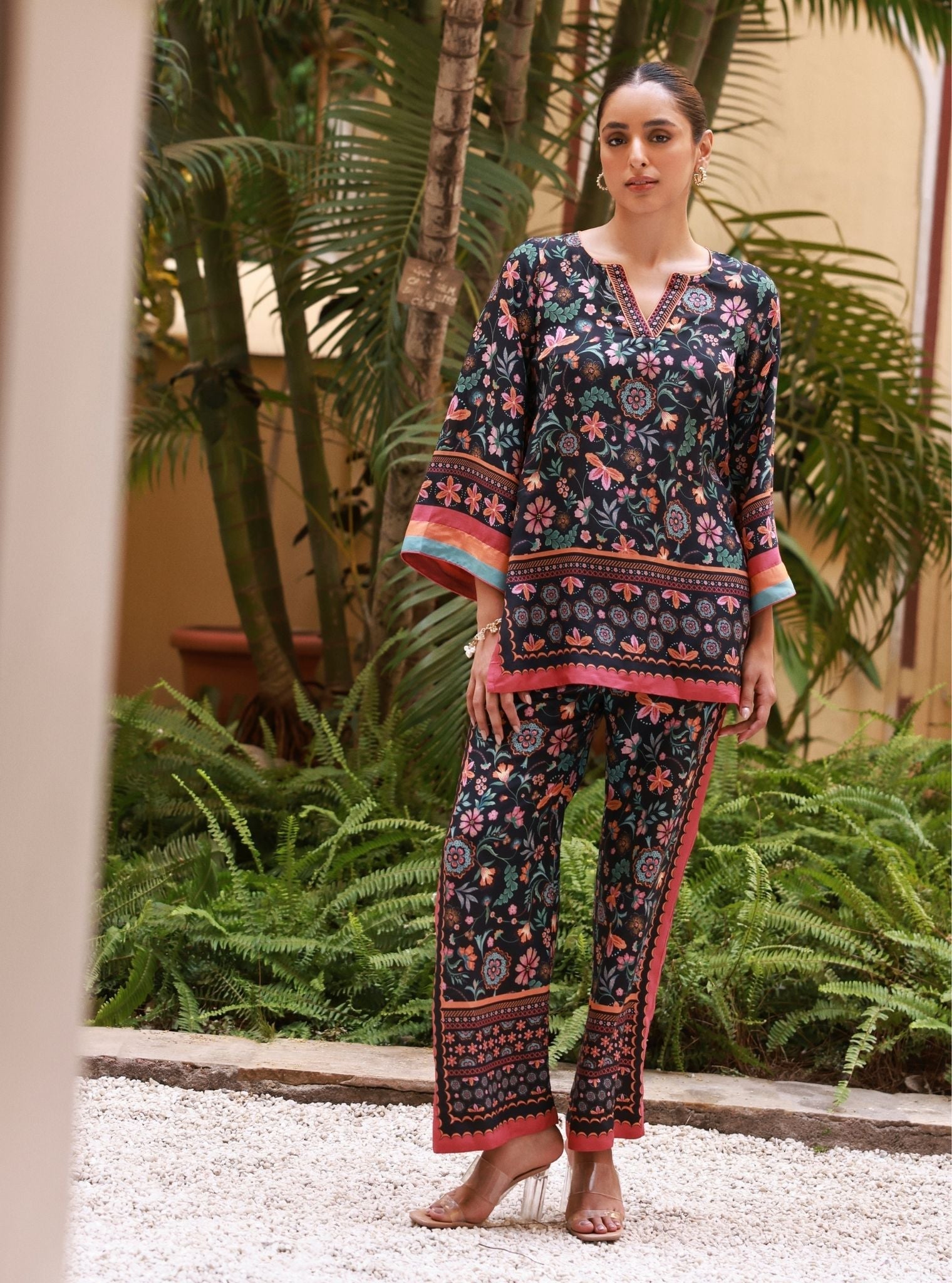 Saurmi Lawn Black Top Set