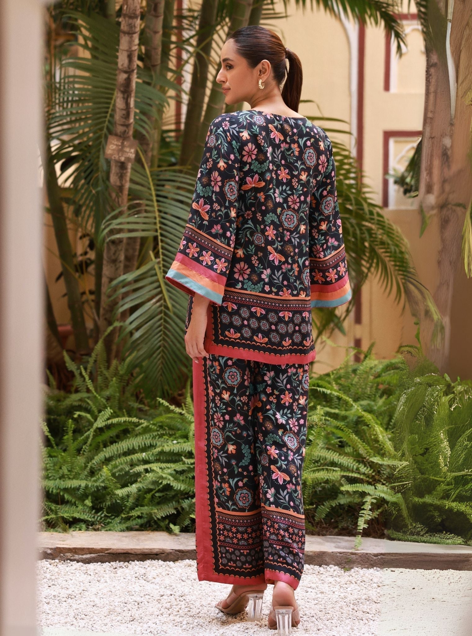 Saurmi Lawn Black Top Set