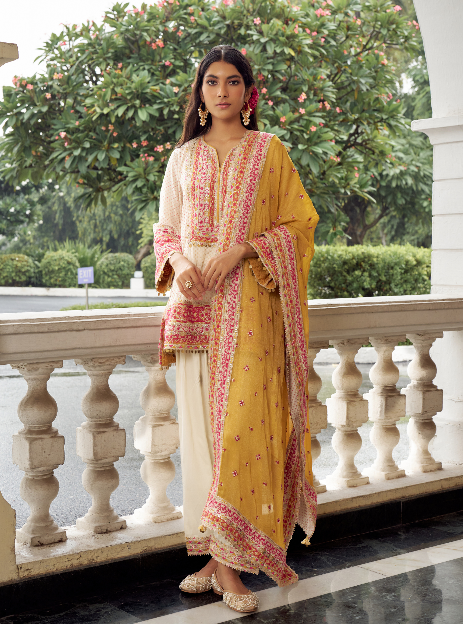 Utsavi Off White Banarasi Kurta With Farshi Salwar