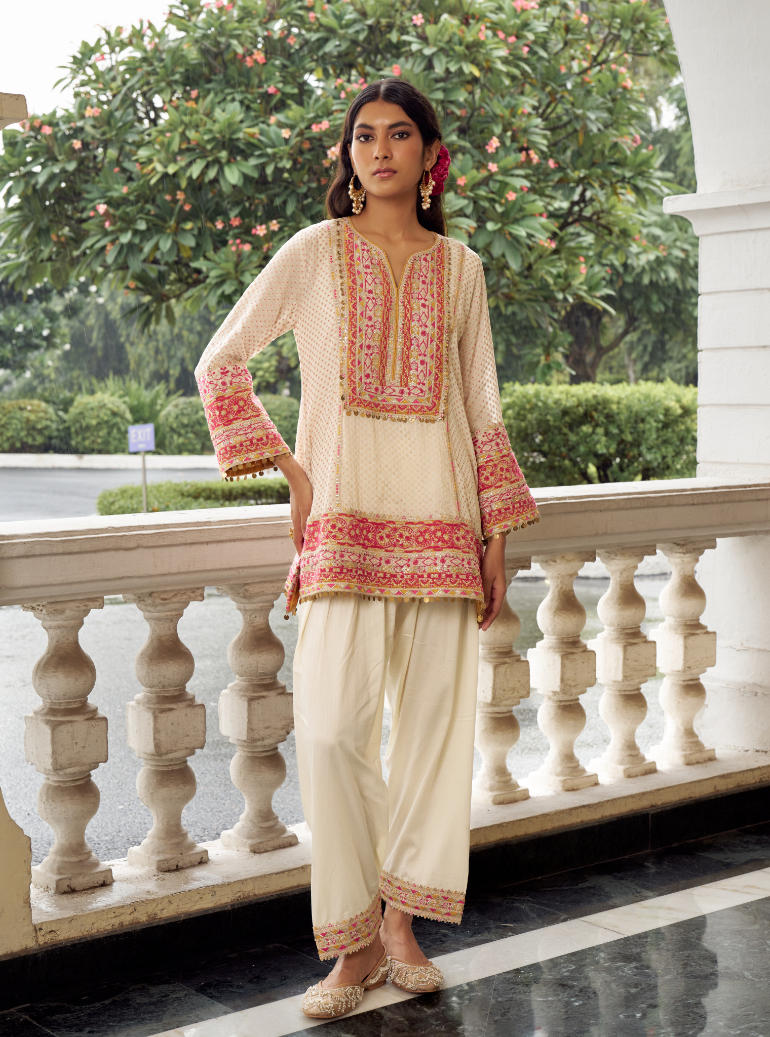 Utsavi Off White Banarasi Kurta With Farshi Salwar