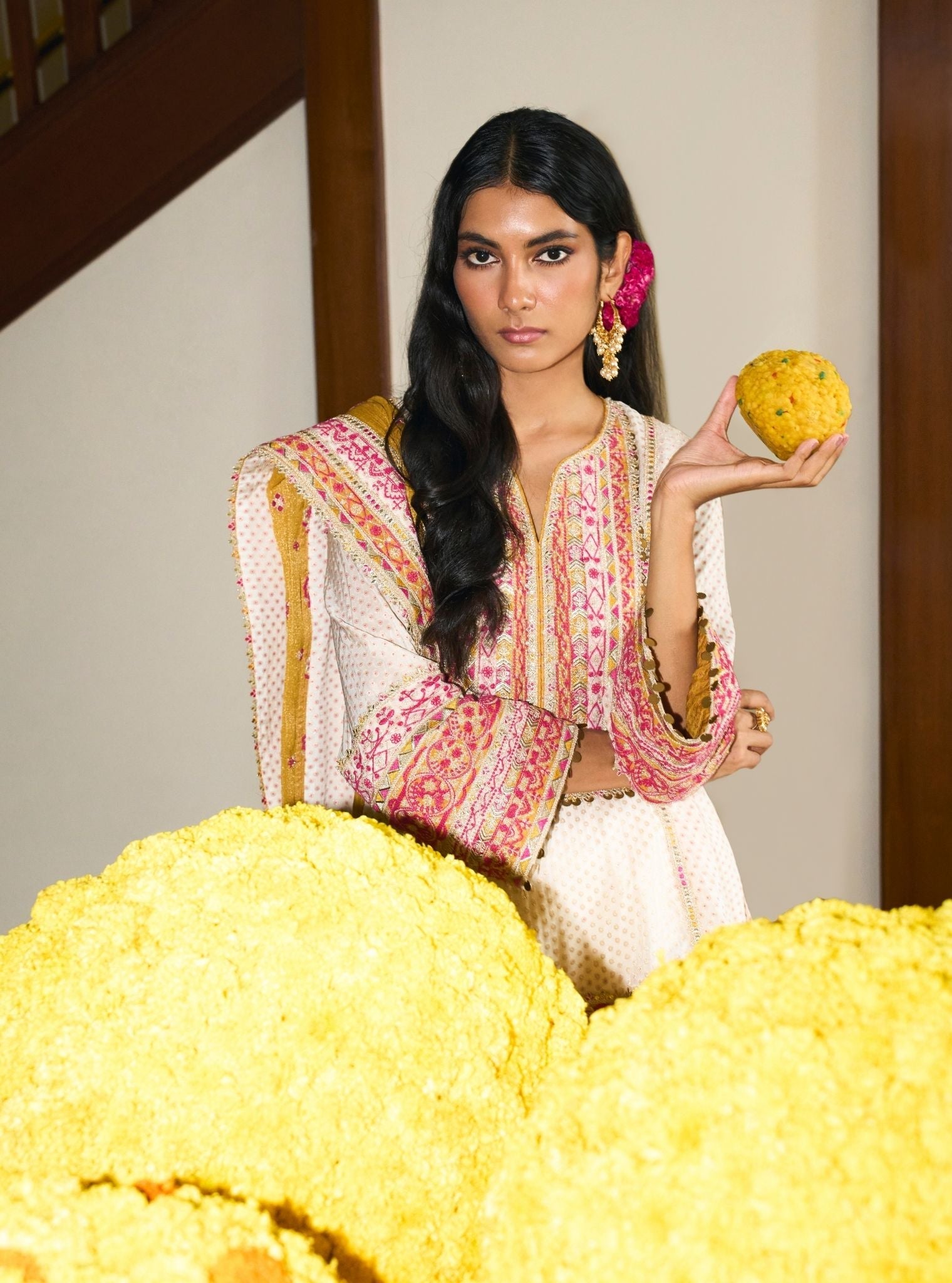 Utsavi Off White Banarasi Kurta With Farshi Salwar