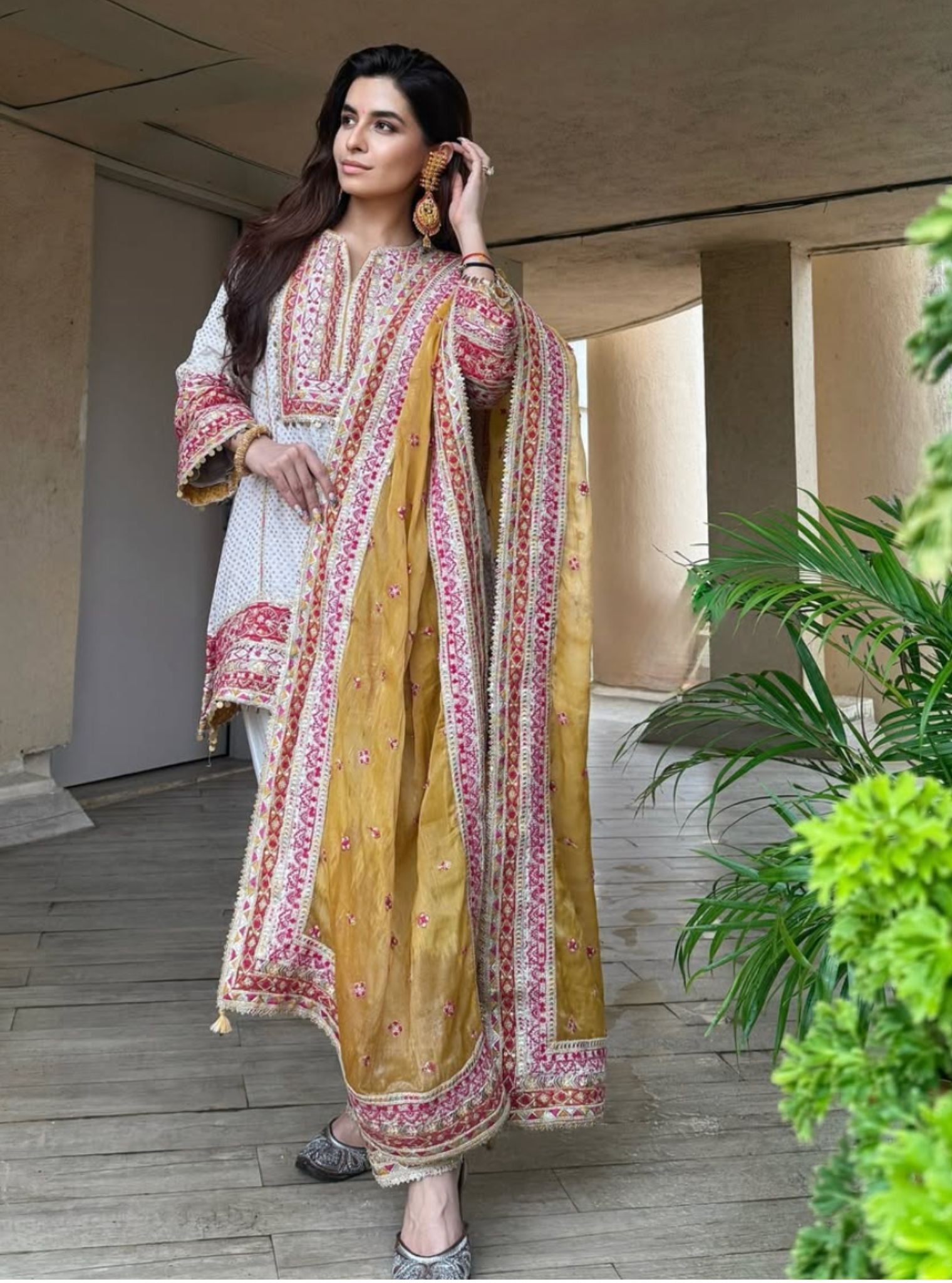 Utsavi Off White Banarasi Kurta With Farshi Salwar