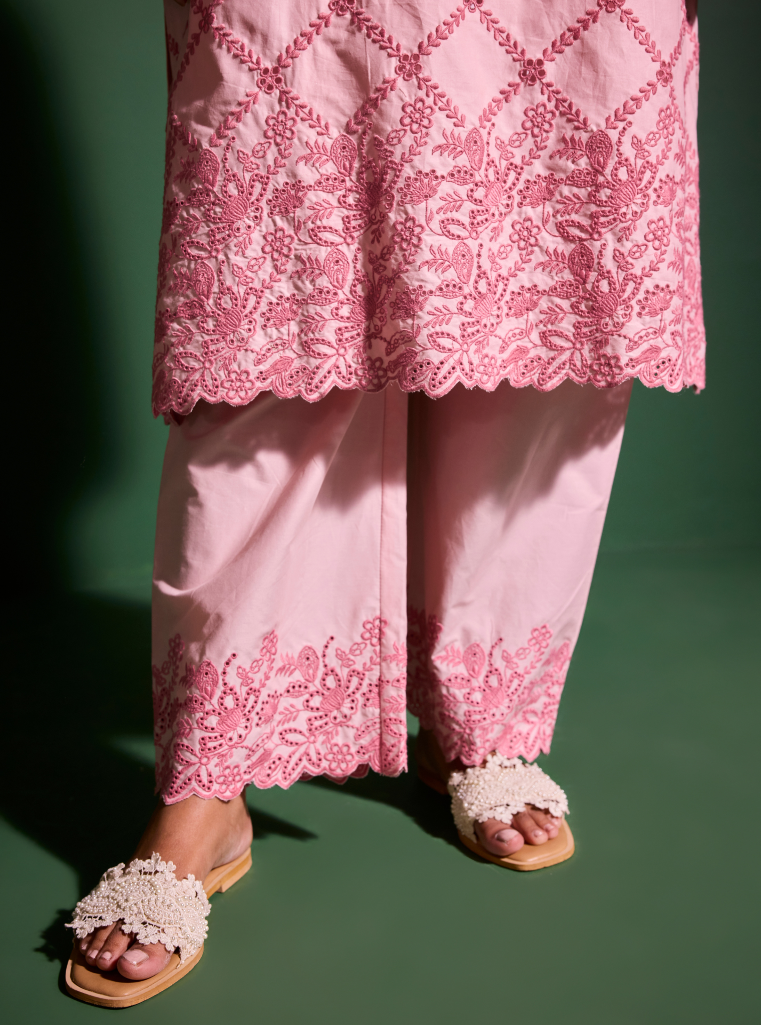 Mulmul Cotton Eesvari Light Pink Kurta With Mulmul Cotton Eesvari Light Pink Pant
