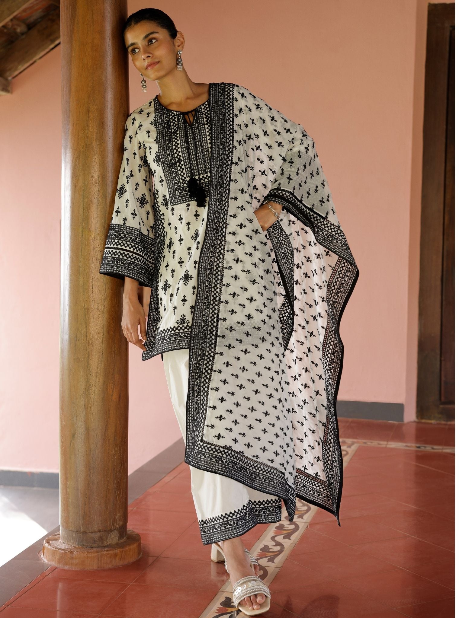 Mulmul Cotton Sree Off White Kurta With Mulmul Cotton Sree Off White Salwar