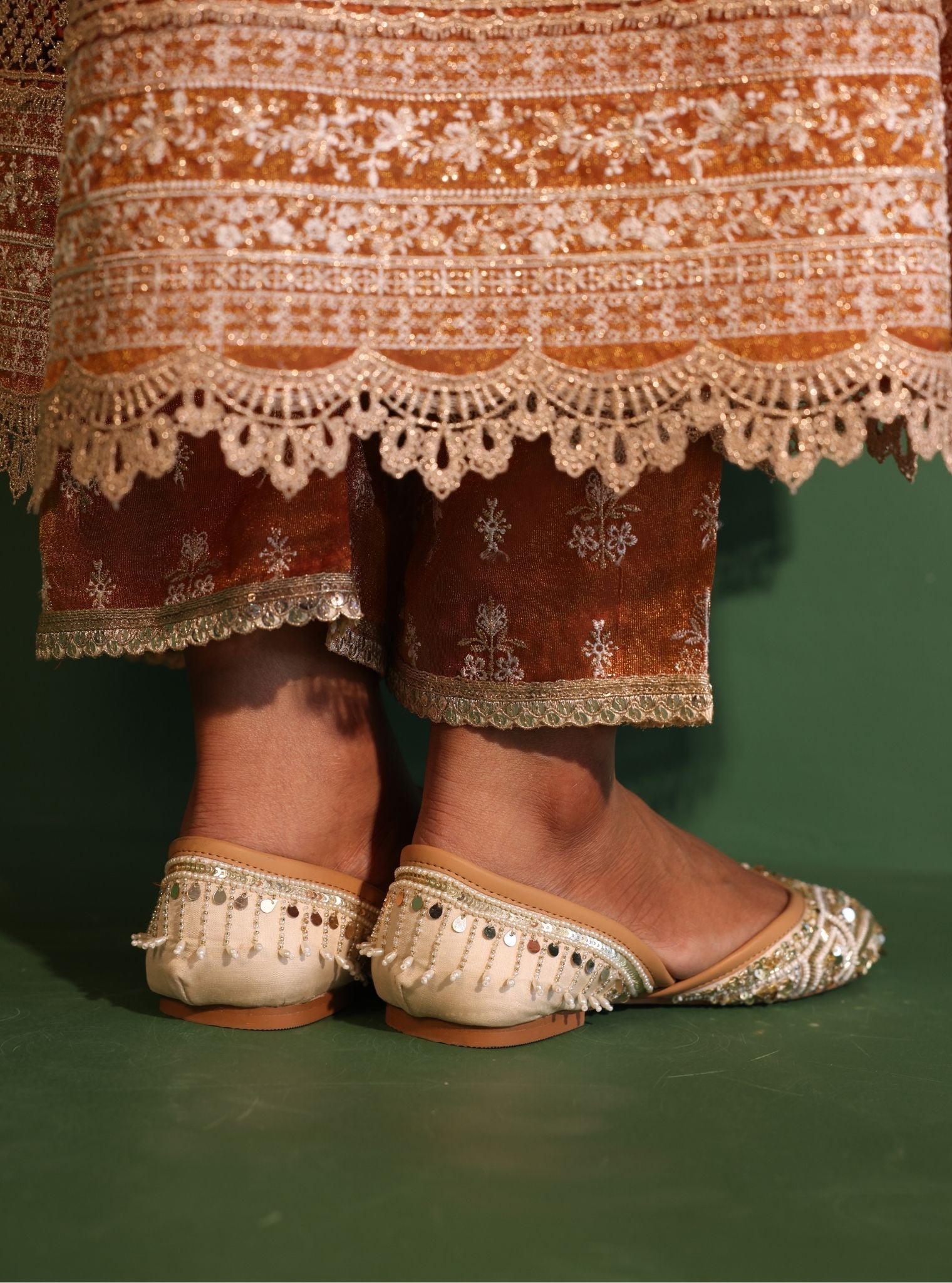 Zeenat Gold Vegan Jutti