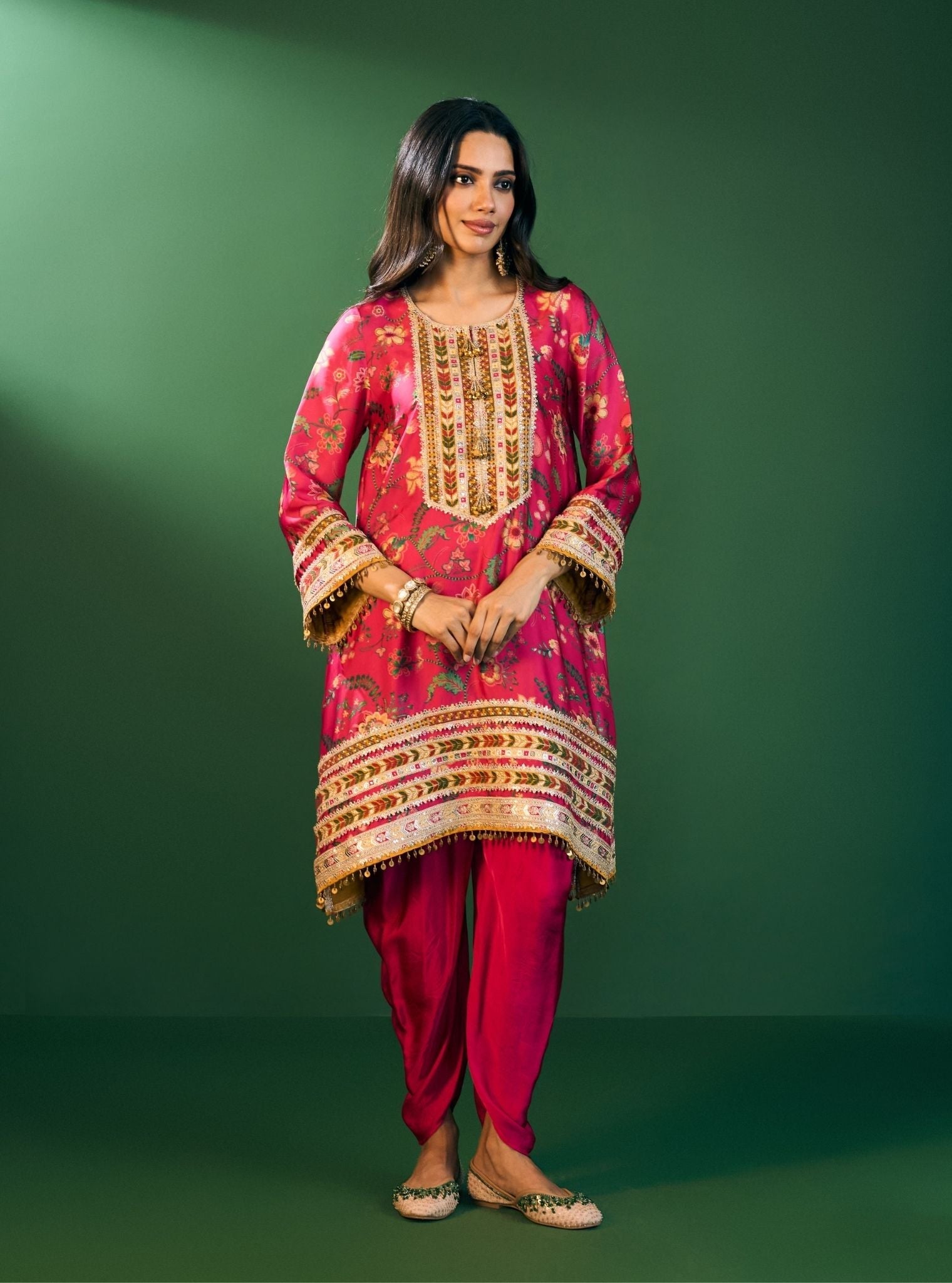Sahi Cupro Satin Printed Fuchsia Kurta with Fuchsia Salwar Set