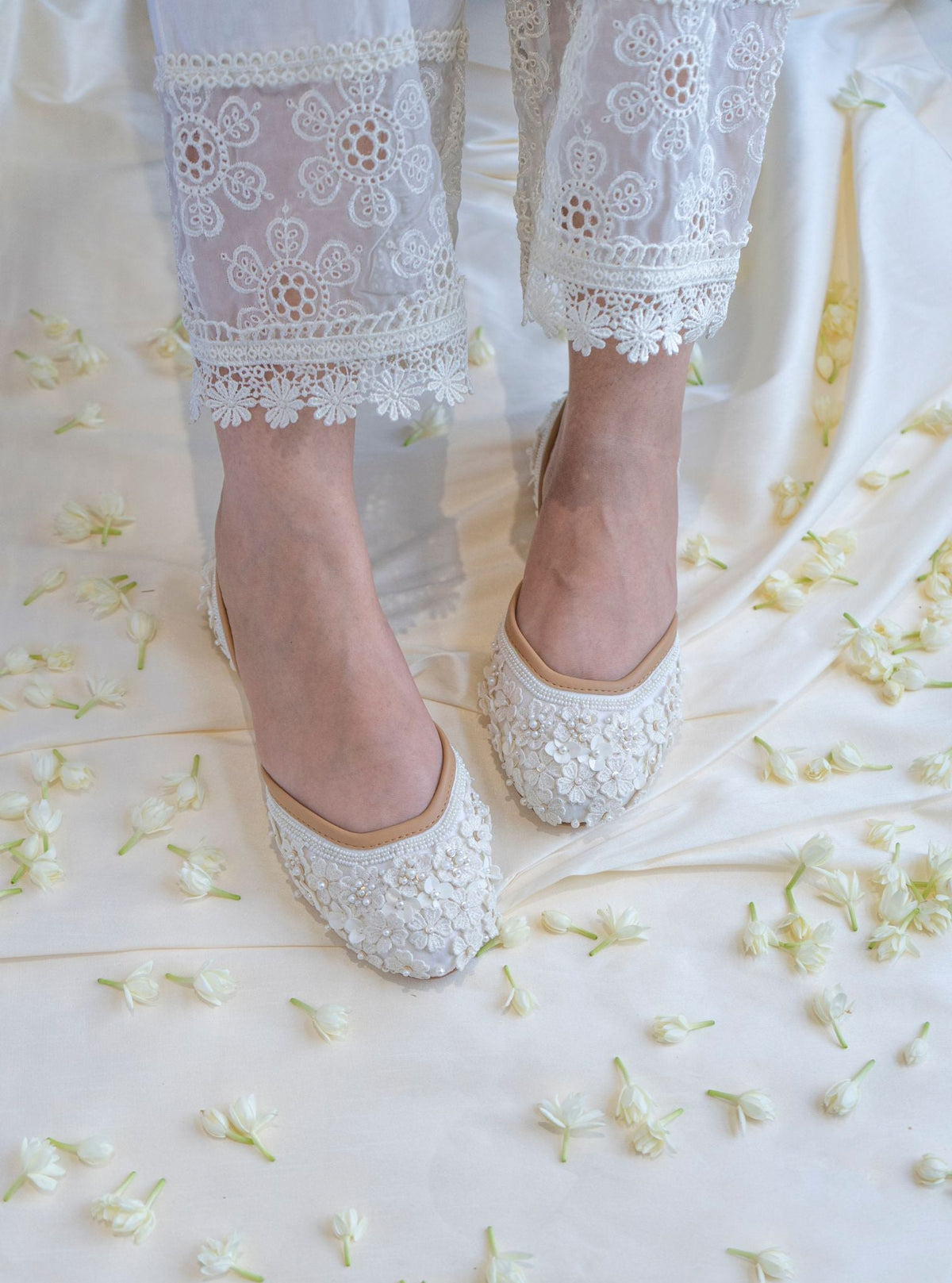 Gulnar Off White Vegan Jutti