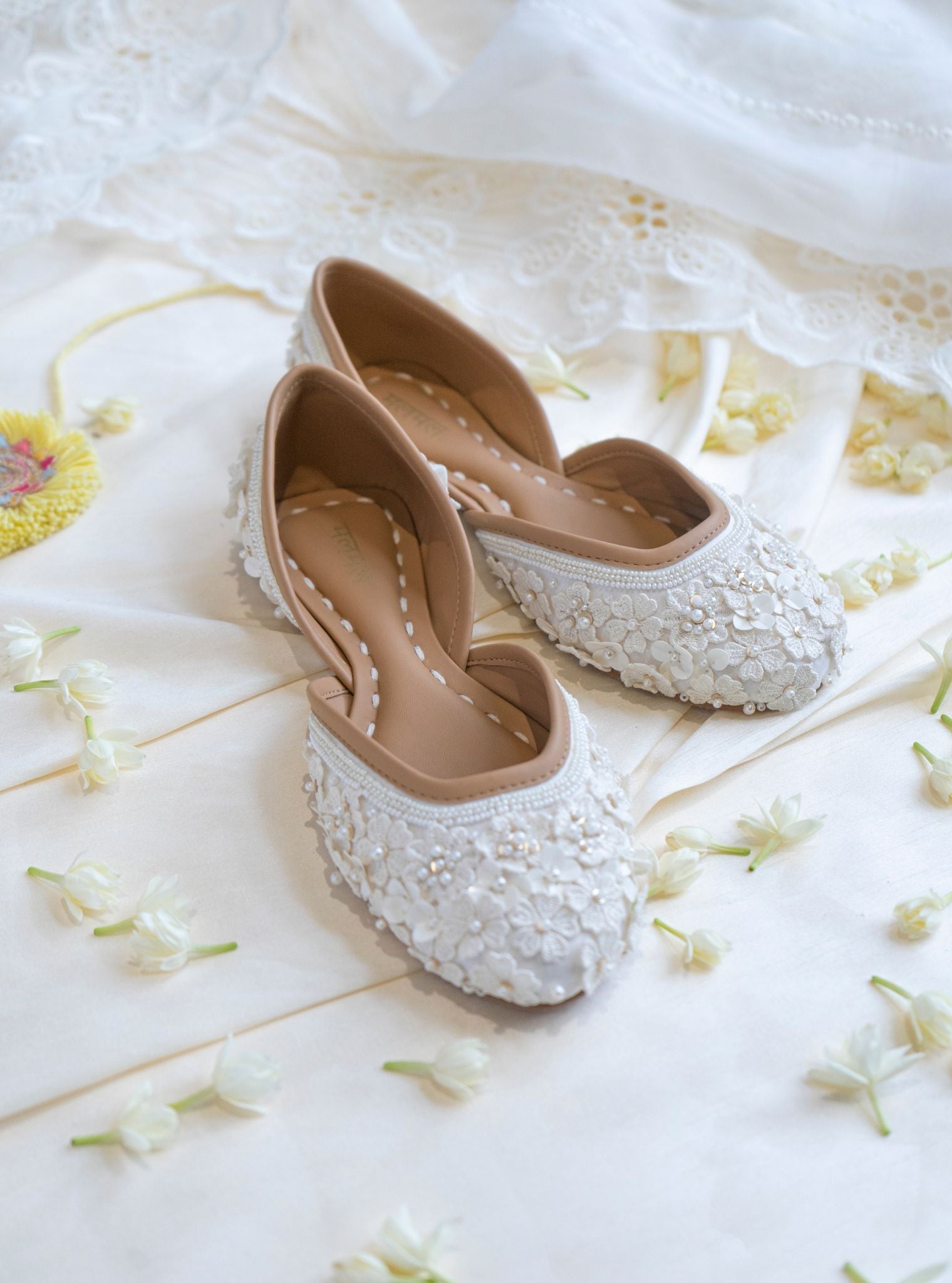 Gulnar Off White Vegan Jutti