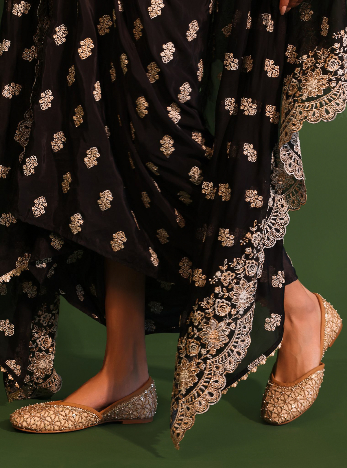 Nutan Gold Vegan Jutti